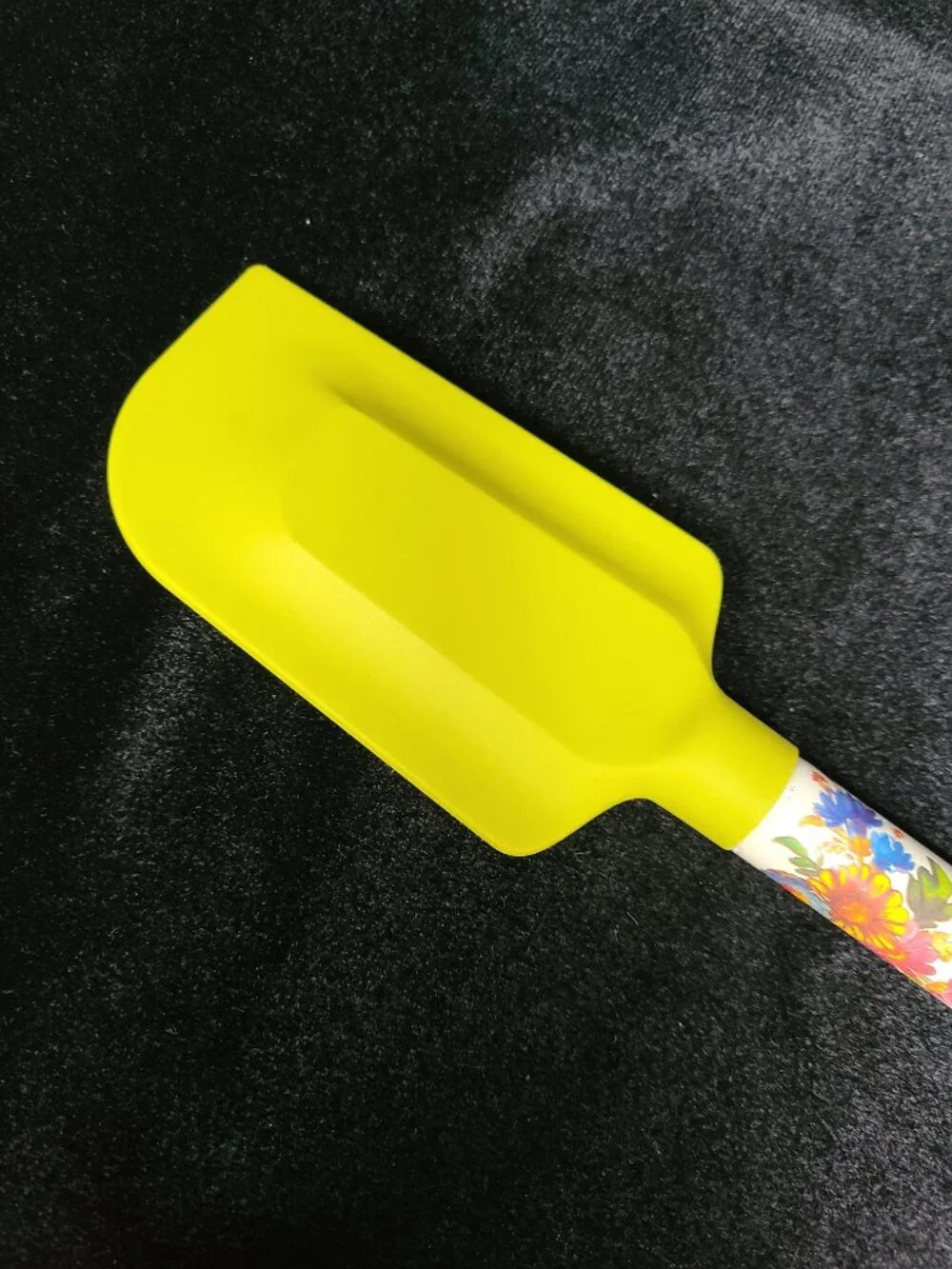 MacKenzie‑Childs White Flower Market Spatula – Silicone & Enameled Handle - NEW